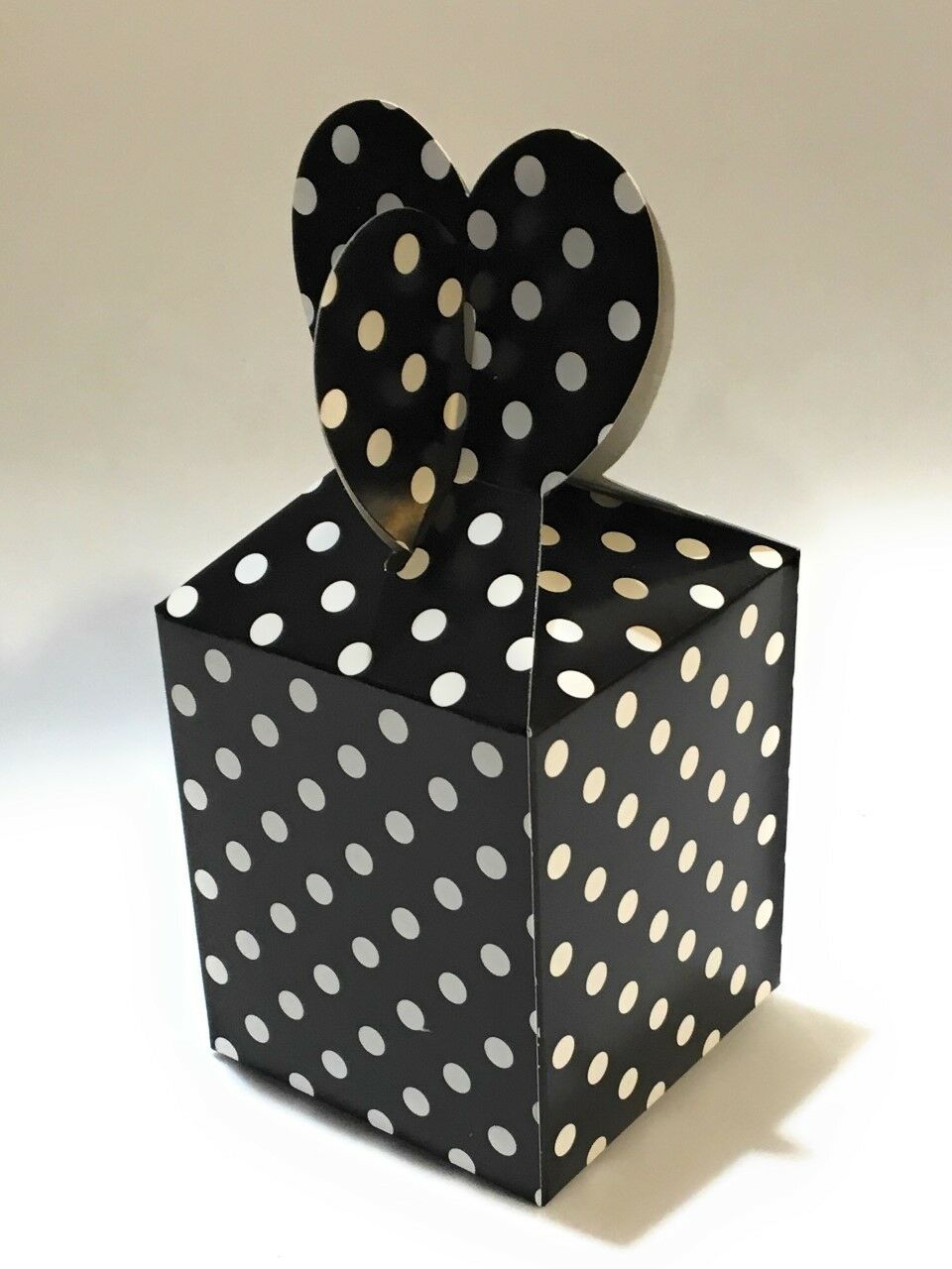 6 Kids Birthday Party Bag Boxes - Wedding Favour Cake Box / Polka Dot Heart -UK