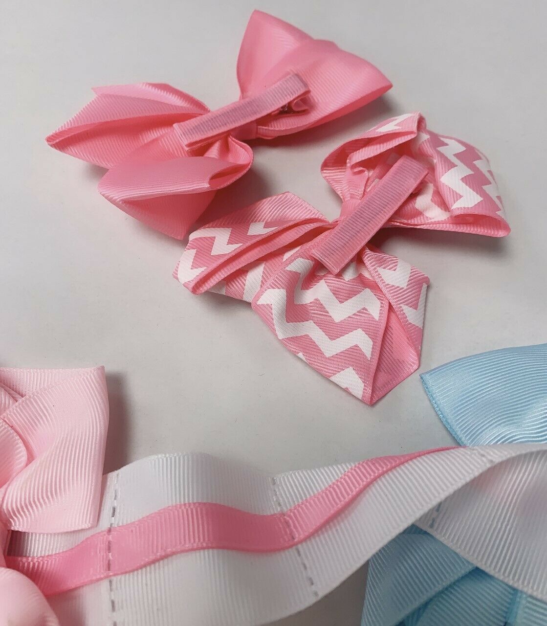 7 x Girls Children's Hair Bows Gift Set with Bow Holder and Dust Bag