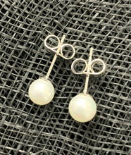 Load image into Gallery viewer, Quality 6mm Platinum Silver Plated Natural Shell Pearl Earrings Studs Xmas Gift
