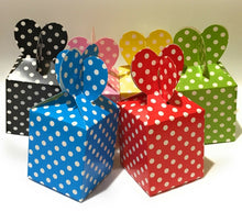 Load image into Gallery viewer, 6 Kids Birthday Party Bag Boxes - Wedding Favour Cake Box / Polka Dot Heart -UK
