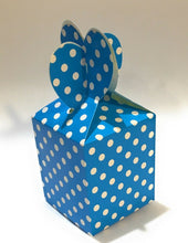 Load image into Gallery viewer, 6 Kids Birthday Party Bag Boxes - Wedding Favour Cake Box / Polka Dot Heart -UK