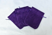 Load image into Gallery viewer, Purple Velvet Drawstring Pouch – 13 x 10cm