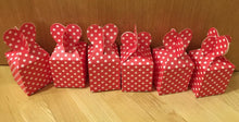 Load image into Gallery viewer, 6 Kids Birthday Party Bag Boxes - Wedding Favour Cake Box / Polka Dot Heart -UK